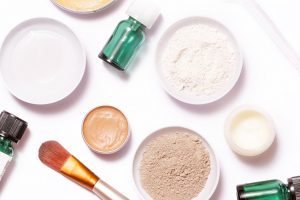 Mitkä kosmetiikkatuotteet voivat tukkia ihohuokoset – Älä käytä näitä!